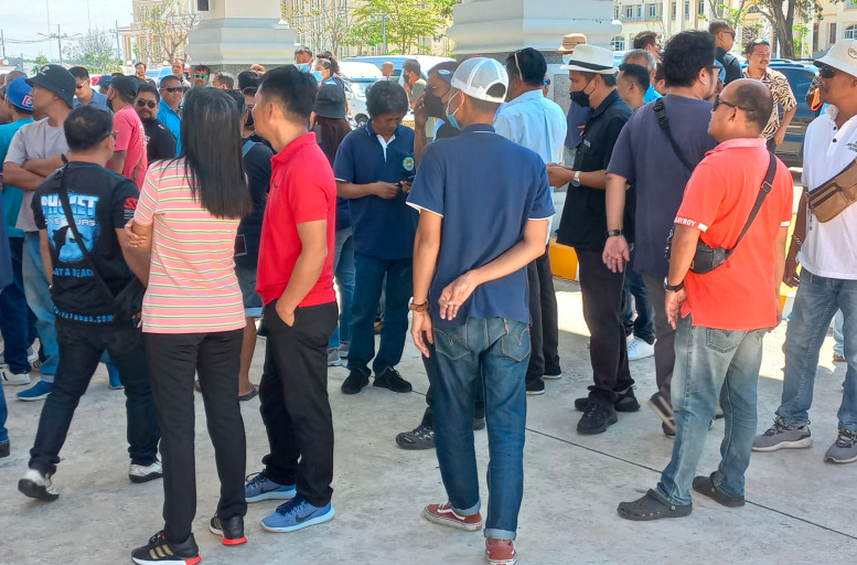 Phuket taxi drivers protest